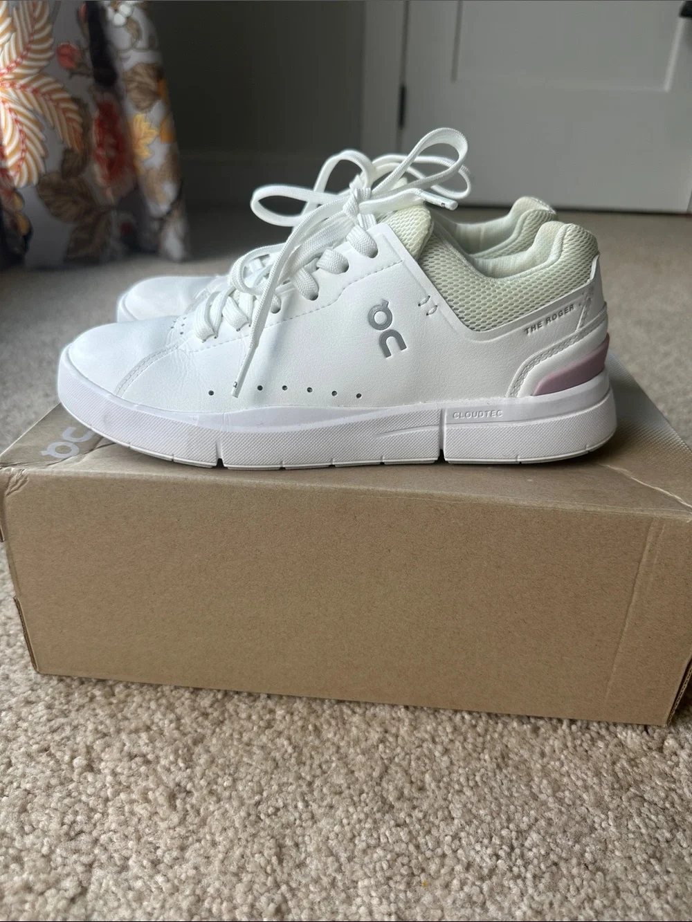 On Running White “The Roger” sneakers